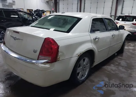 2009 Chrysler 300C Hemi из США, поврежденный, VIN 2C3KA63T39H512072